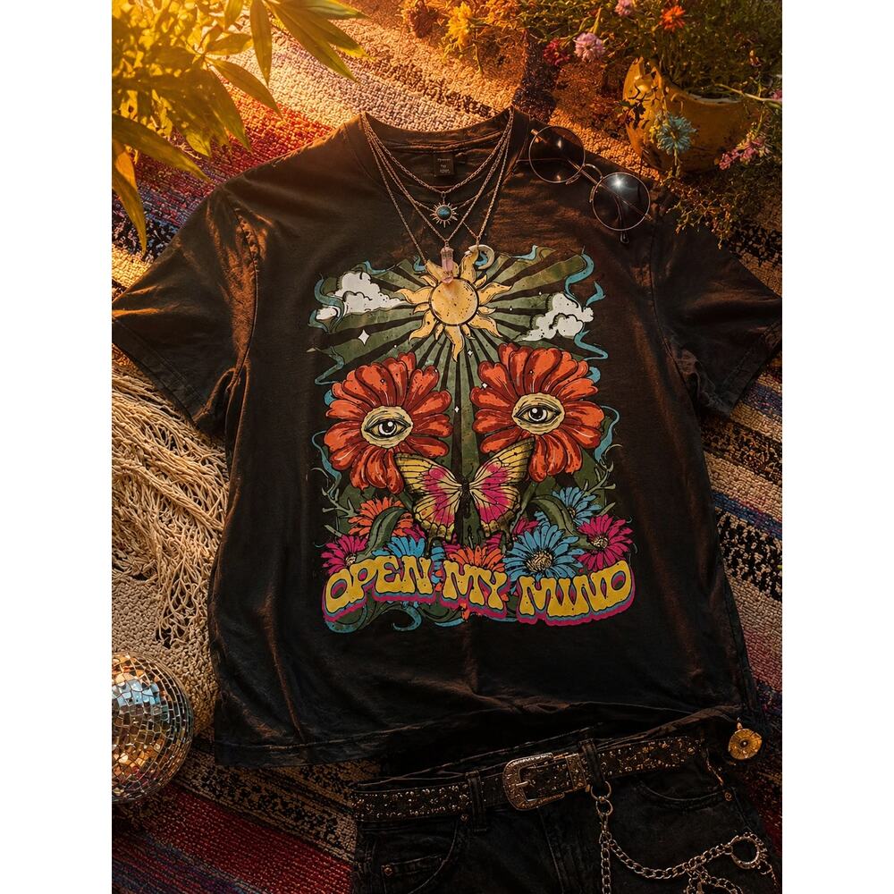 ROMWE XL Open My Mind Psychedelic Butterfly Floral Graphic Tee